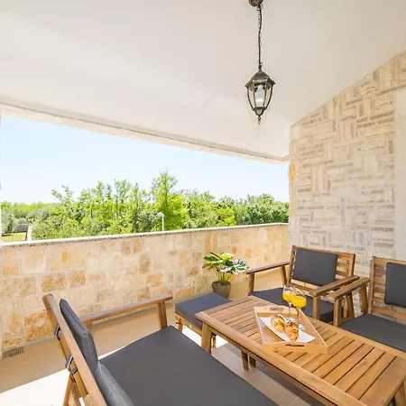Luxury Vid1 With Heated Pool, Jacuzzi And Sauna 01 - By Ta Leut Agency פריבלאקה