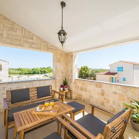 וילה Luxury Vid1 With Heated Pool, Jacuzzi And Sauna 01 - By Ta Leut Agency
