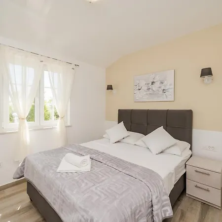 וילה Luxury Vid1 With Heated Pool, Jacuzzi And Sauna 01 - By Ta Leut Agency *