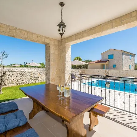 וילה Luxury Vid1 With Heated Pool, Jacuzzi And Sauna 01 - By Ta Leut Agency