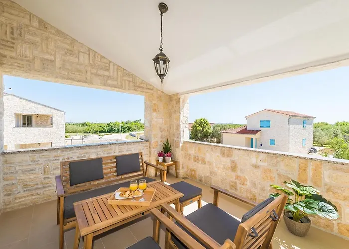 וילה Luxury Vid1 With Heated Pool, Jacuzzi And Sauna 01 - By Ta Leut Agency