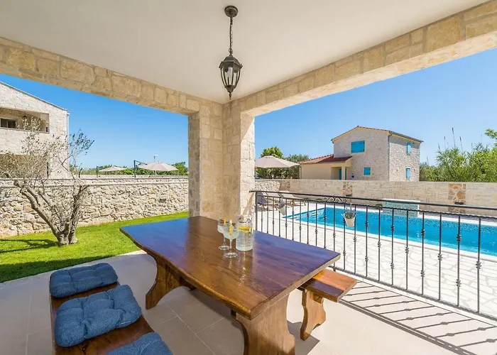 וילה Luxury Vid1 With Heated Pool, Jacuzzi And Sauna 01 - By Ta Leut Agency